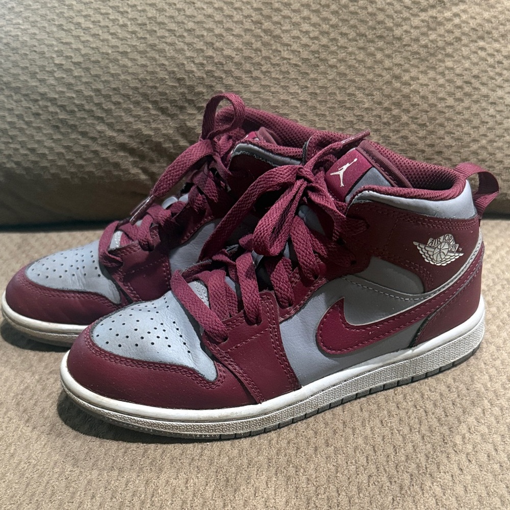 Air Jordan 1 Mid GS 'Cherrywood Red'